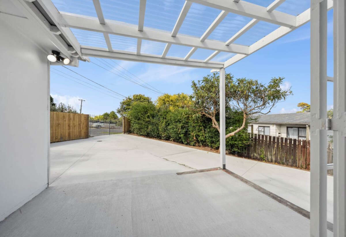 Ignore CV – Must Sell Before Christmas, Renovated 4 beds house on 1151m² section, 3 beds home + 1 bed sleepout, 36 Don Buck Road, Massey, Auckland