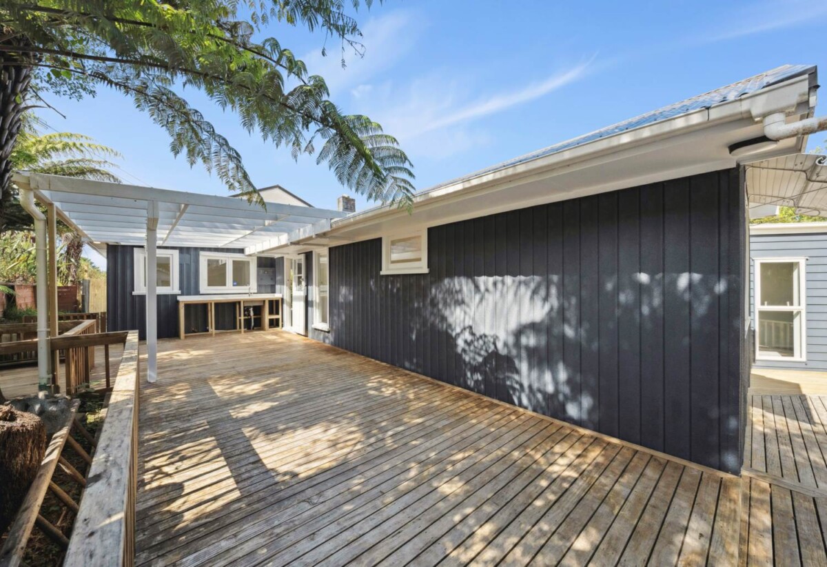 Ignore CV – Must Sell Before Christmas, Renovated 4 beds house on 1151m² section, 3 beds home + 1 bed sleepout, 36 Don Buck Road, Massey, Auckland