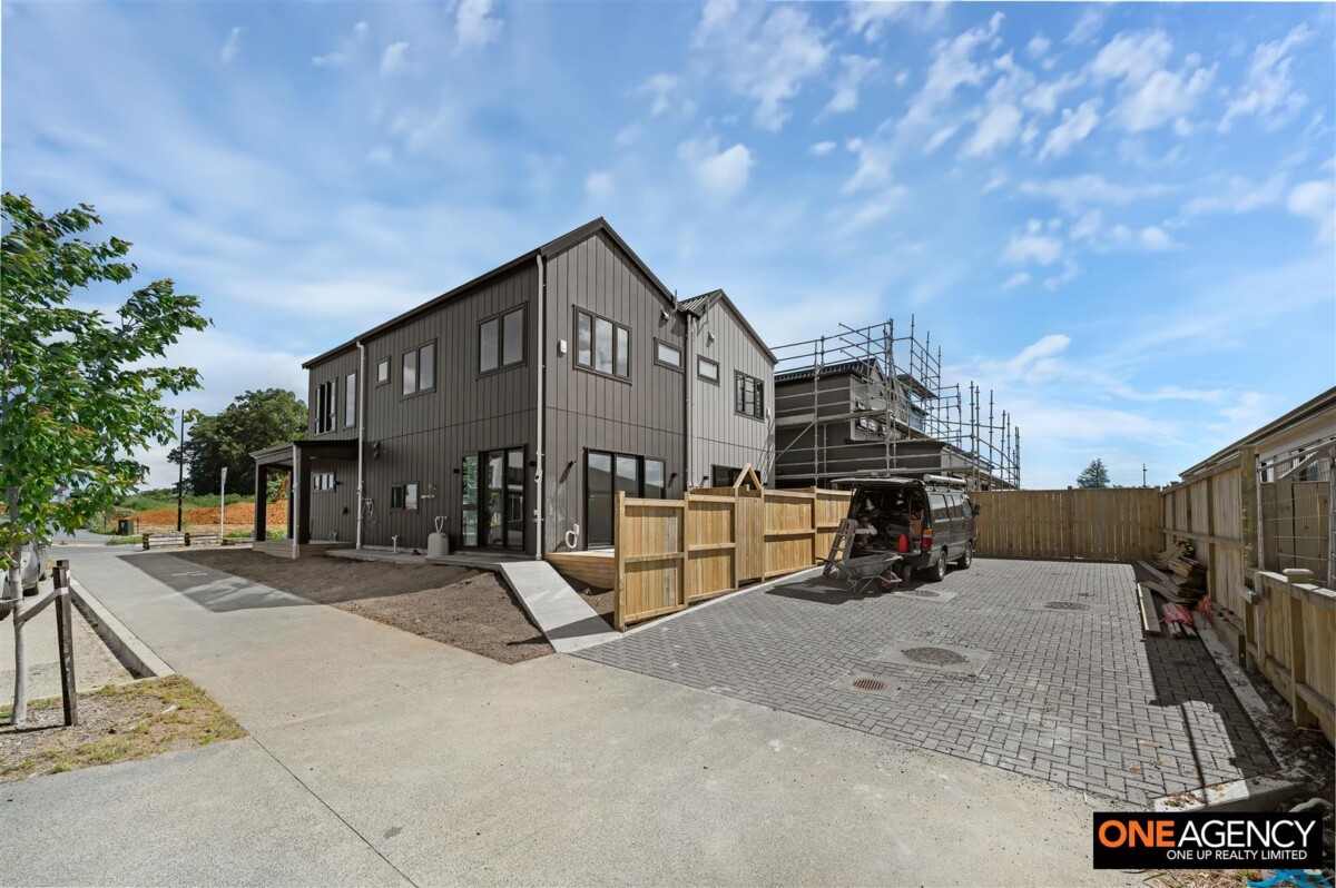 10 Year Master Build Guarantee, Brand New 4 Beds Corner Home, 18 Waimarie Drive, Drury, Auckland