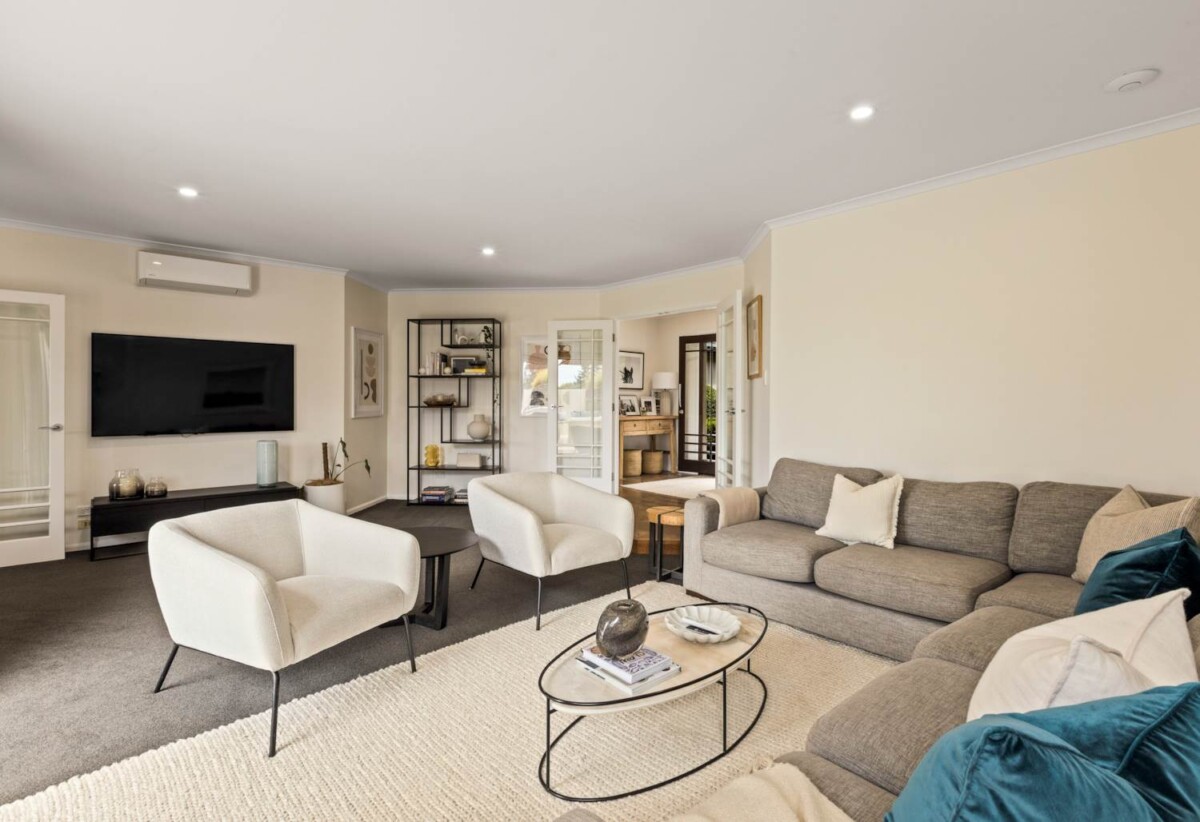 Home & Income Paradise with Subdivision Potential, Coatesville School zone, 6 beds lifestyle houses on 3.3400ha land, 4 beds main home, 2 beds minor dwelling, 41 Berenice Lane, Coatesville, Auckland