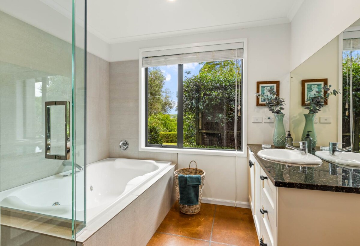 Home & Income Paradise with Subdivision Potential, Coatesville School zone, 6 beds lifestyle houses on 3.3400ha land, 4 beds main home, 2 beds minor dwelling, 41 Berenice Lane, Coatesville, Auckland