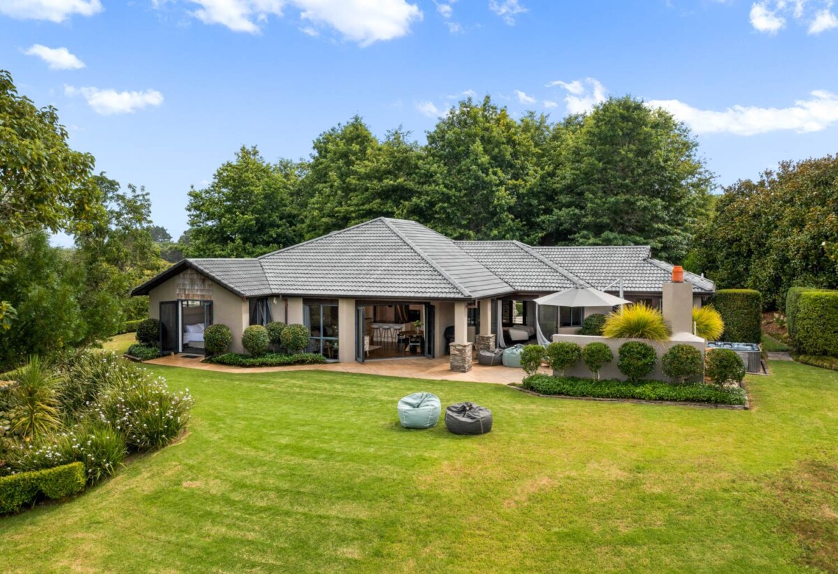 Home & Income Paradise with Subdivision Potential, Coatesville School zone, 6 beds lifestyle houses on 3.3400ha land, 4 beds main home, 2 beds minor dwelling, 41 Berenice Lane, Coatesville, Auckland