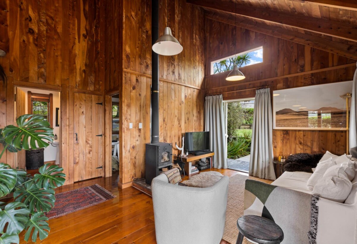Home & Income Paradise with Subdivision Potential, Coatesville School zone, 6 beds lifestyle houses on 3.3400ha land, 4 beds main home, 2 beds minor dwelling, 41 Berenice Lane, Coatesville, Auckland