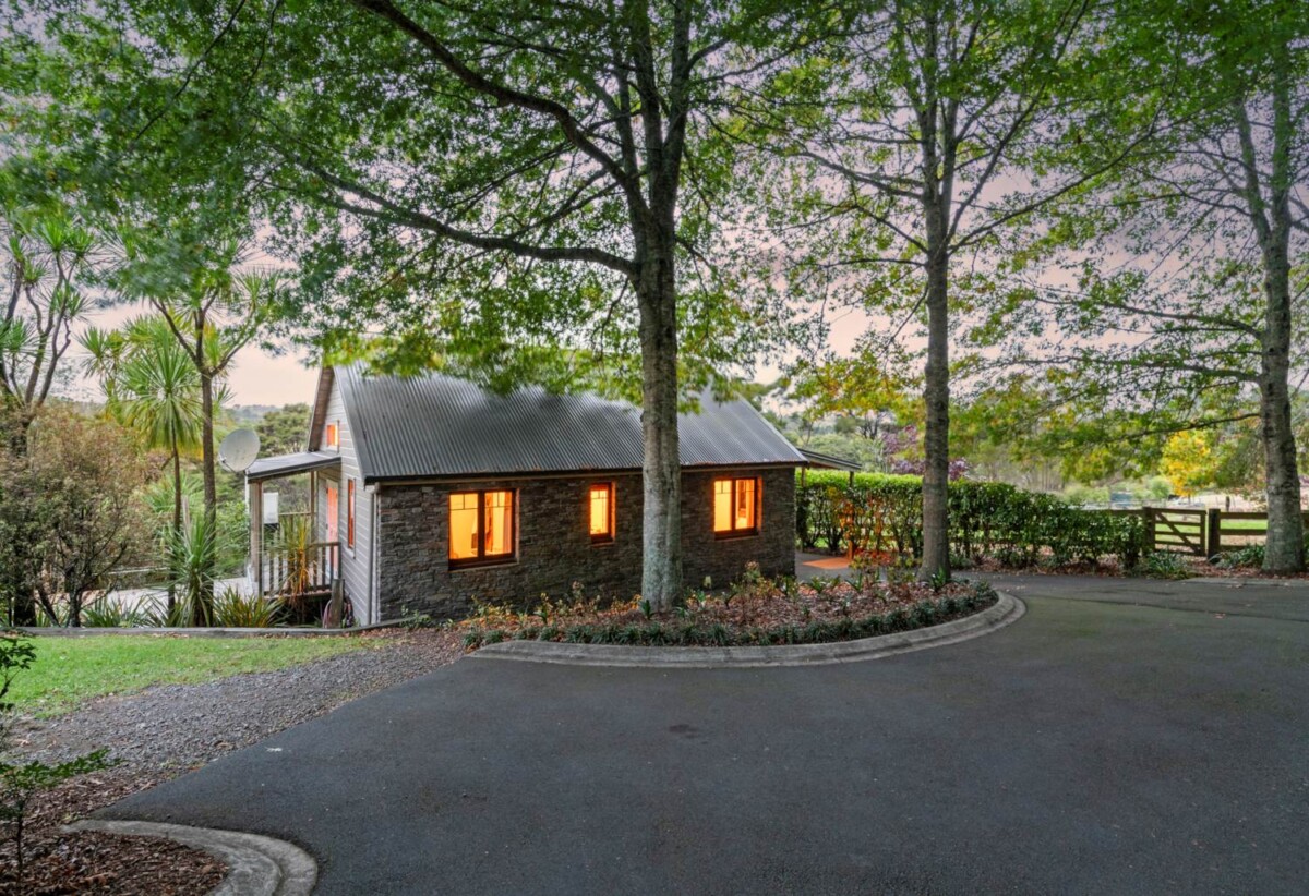 Home & Income Paradise with Subdivision Potential, Coatesville School zone, 6 beds lifestyle houses on 3.3400ha land, 4 beds main home, 2 beds minor dwelling, 41 Berenice Lane, Coatesville, Auckland