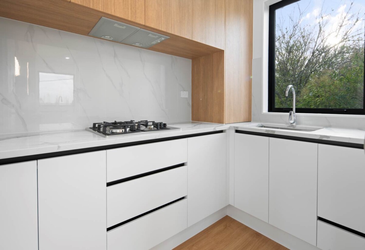 Motivated vendor, sea views, brandnew 6 beds (4+2) house on 356m² section, walk to Te Atatu village centre shops, supermarket, 7A Fairlea Road, Te Atatu South, Auckland