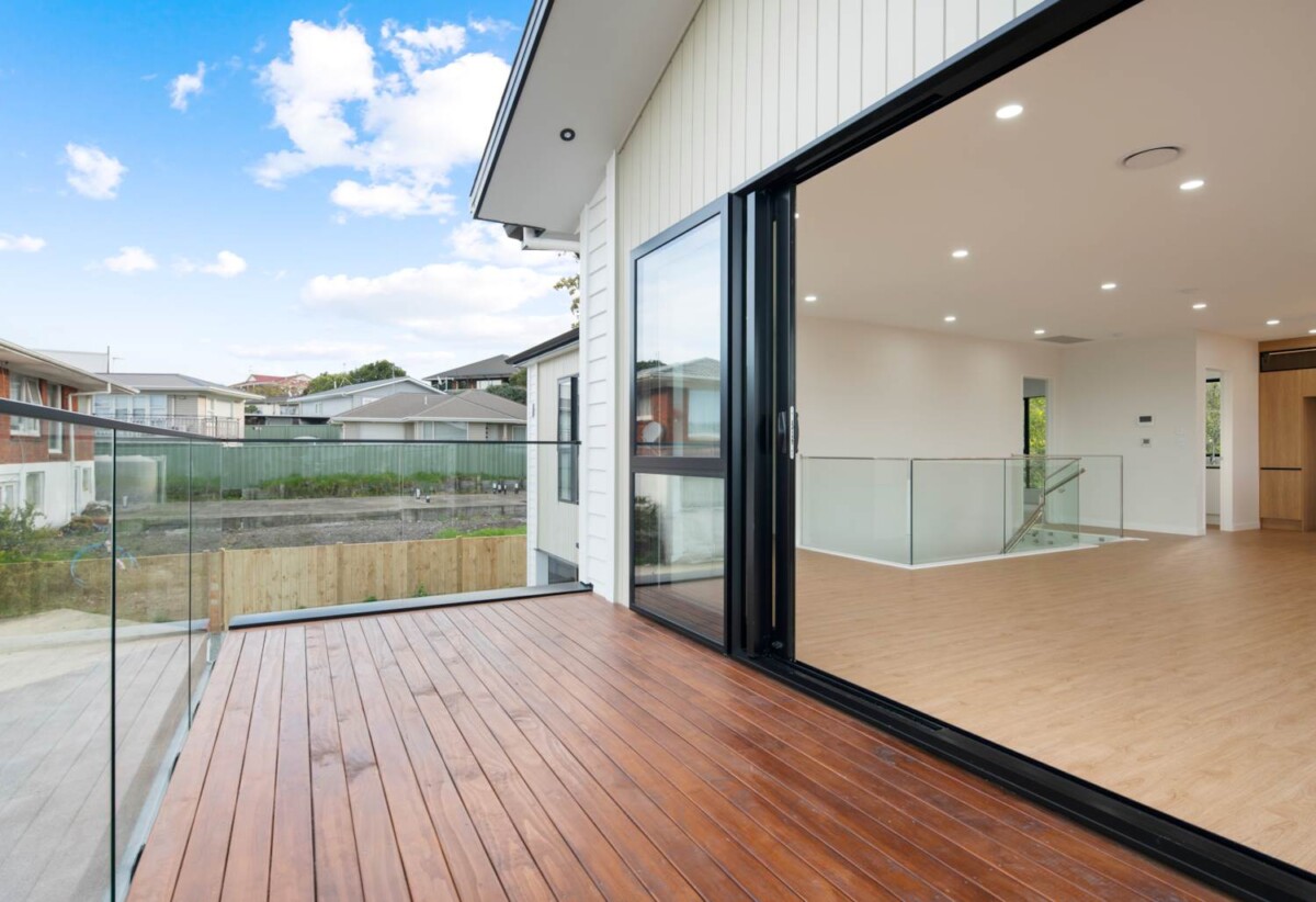 Motivated vendor, sea views, brandnew 6 beds (4+2) house on 356m² section, walk to Te Atatu village centre shops, supermarket, 7A Fairlea Road, Te Atatu South, Auckland