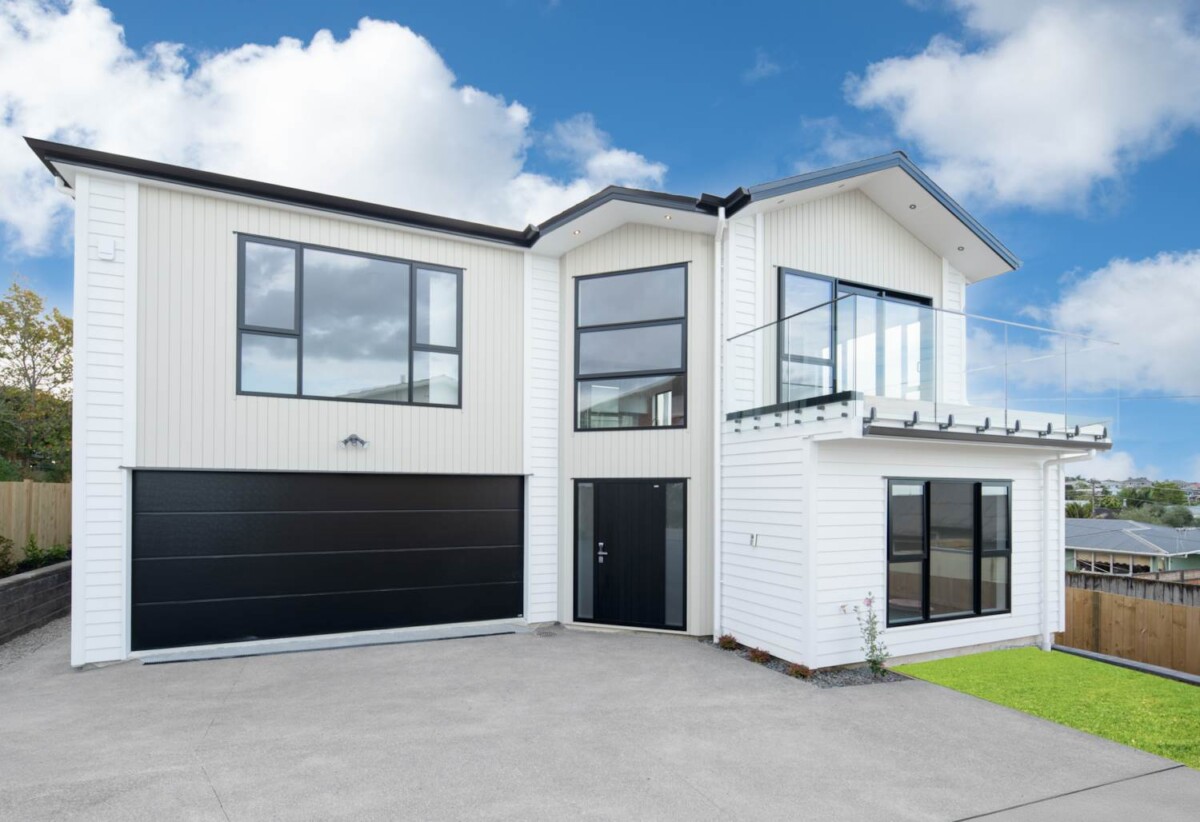 Motivated vendor, sea views, brandnew 6 beds (4+2) house on 356m² section, walk to Te Atatu village centre shops, supermarket, 7A Fairlea Road, Te Atatu South, Auckland