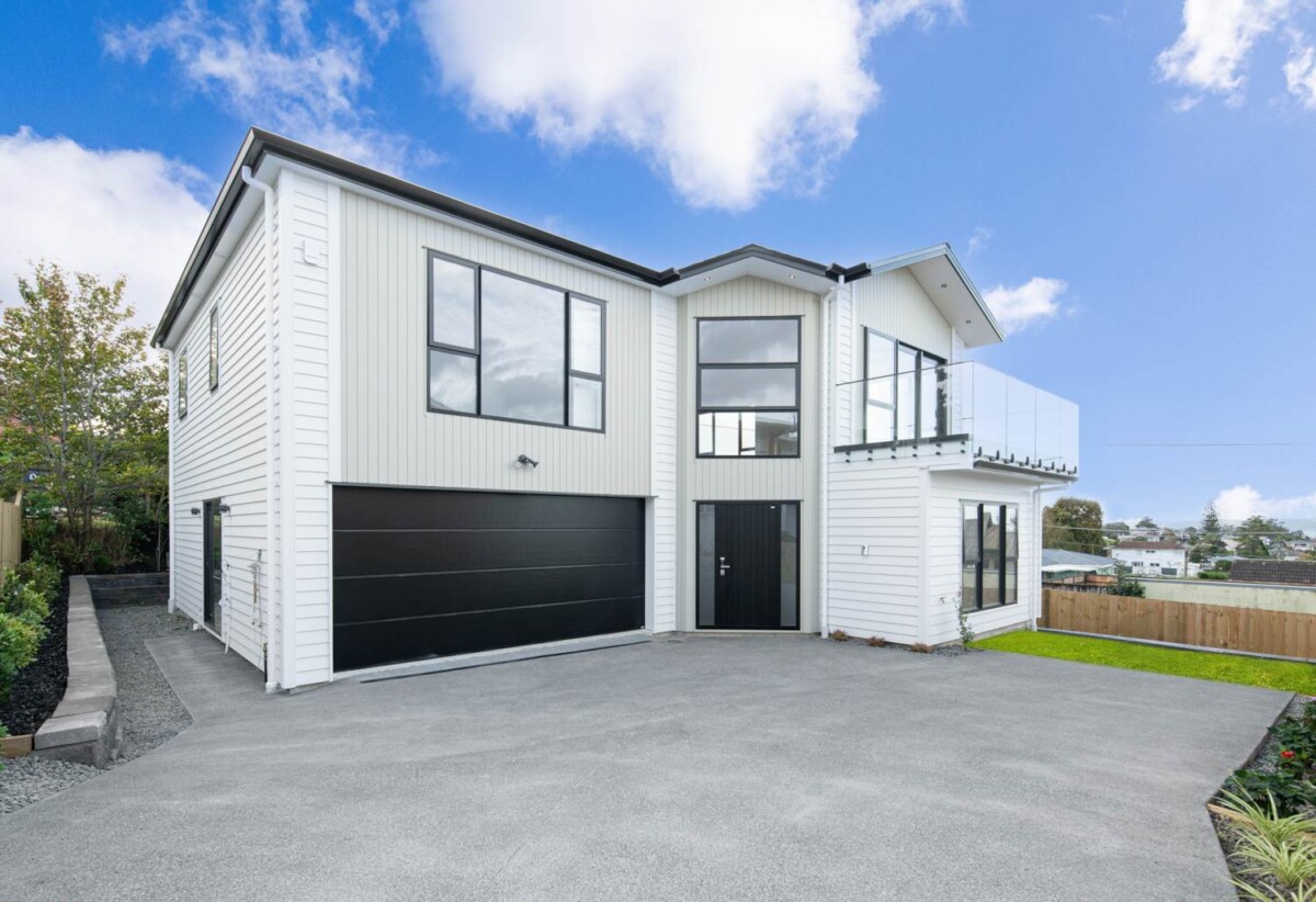 Motivated vendor, sea views, brandnew 6 beds (4+2) house on 356m² section, walk to Te Atatu village centre shops, supermarket, 7A Fairlea Road, Te Atatu South, Auckland