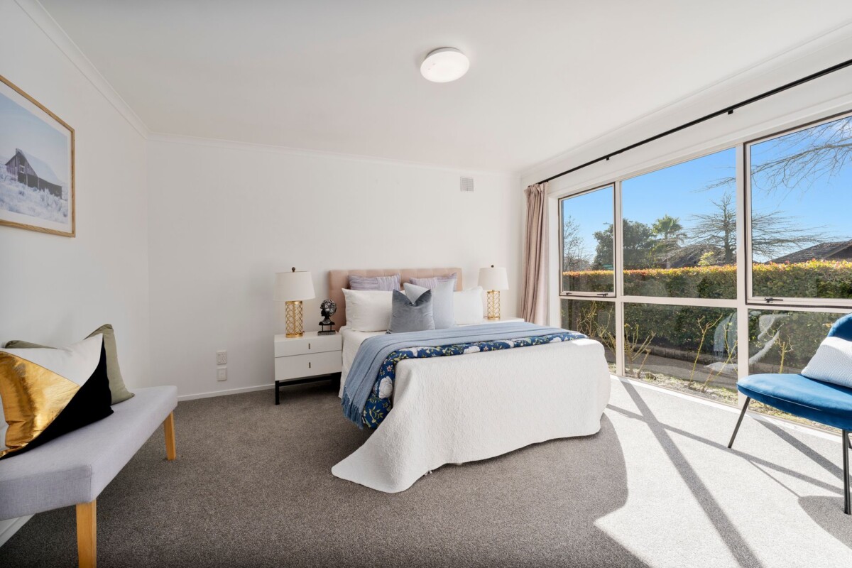 Vendors Have Purchased-Must sell, excellent school zone, Once in 11 years, 4 beds house on 700m2 section, 42 Lake Panorama Drive Henderson, Auckland