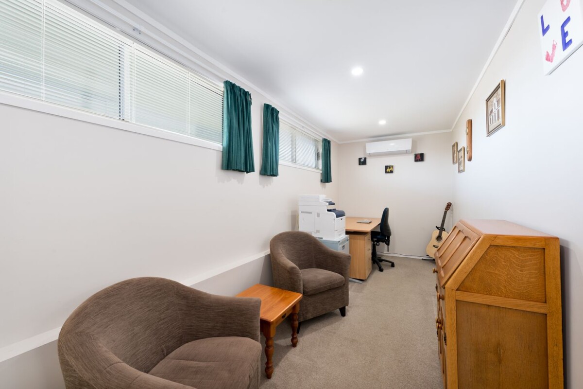 Once in nearly 30 years, 4 beds house, close to everything you need, 17 Fitzwater Place, Henderson, Auckland