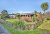 2.7704ha land, just recently rezoned to MHU and ready for development, 4 beds house, 3 beds cottage, 1 bed flat, 27 Royal Doulton Drive, Pukekohe, Auckland