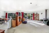 2.7704ha land, just recently rezoned to MHU and ready for development, 4 beds house, 3 beds cottage, 1 bed flat, 27 Royal Doulton Drive, Pukekohe, Auckland