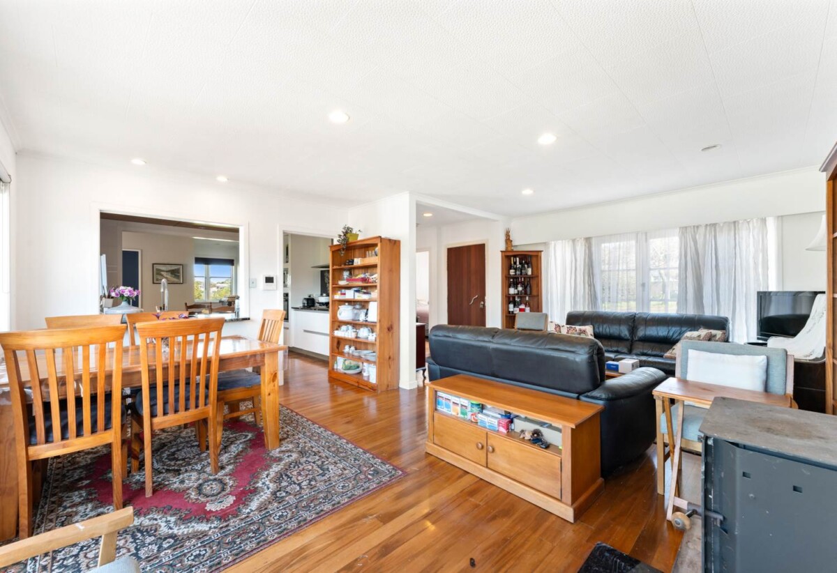 4 beds lifestyle house on 4980m² land, Close to motorways, shopping centers, 59 Kauri Road, Whenuapai, Auckland