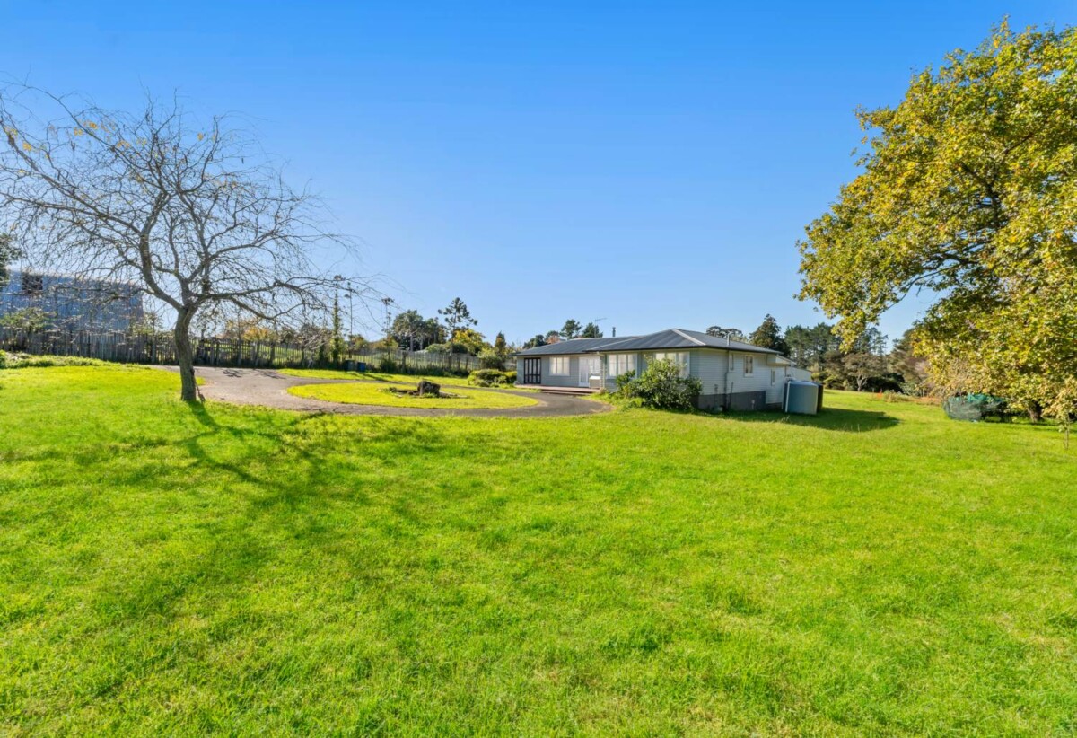 4 beds lifestyle house on 4980m² land, Close to motorways, shopping centers, 59 Kauri Road, Whenuapai, Auckland