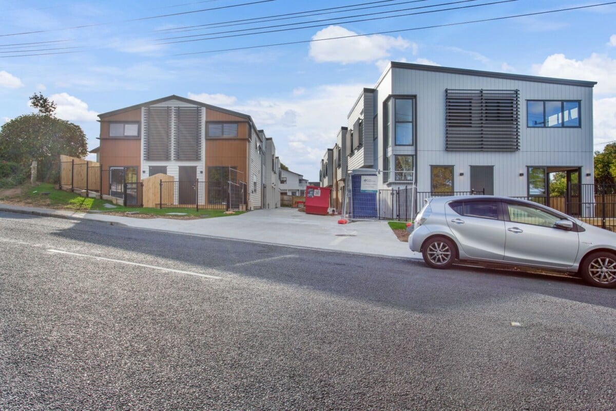 Huge Price Drop – Must Be Sold Urgently, Brandnew 3 beds home with Views, minutes to Westgate Mall, 4/196 Royal Road, Massey, Auckland
