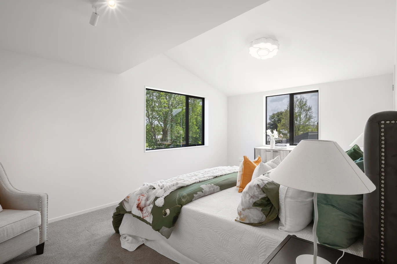 Brandnew standalone 2 beds 1 bath home with car park, close to schools, shops, train station, motorway access, 1/45 Great South Road, Takanini, Auckland