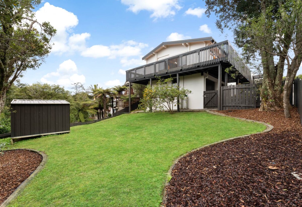 Top school zones, Character 3 beds house on 715m² section, a wrap-around decks with views, 10 Lagoon Way, West Harbour, Auckland