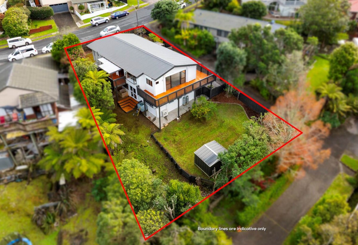 Top school zones, Character 3 beds house on 715m² section, a wrap-around decks with views, 10 Lagoon Way, West Harbour, Auckland