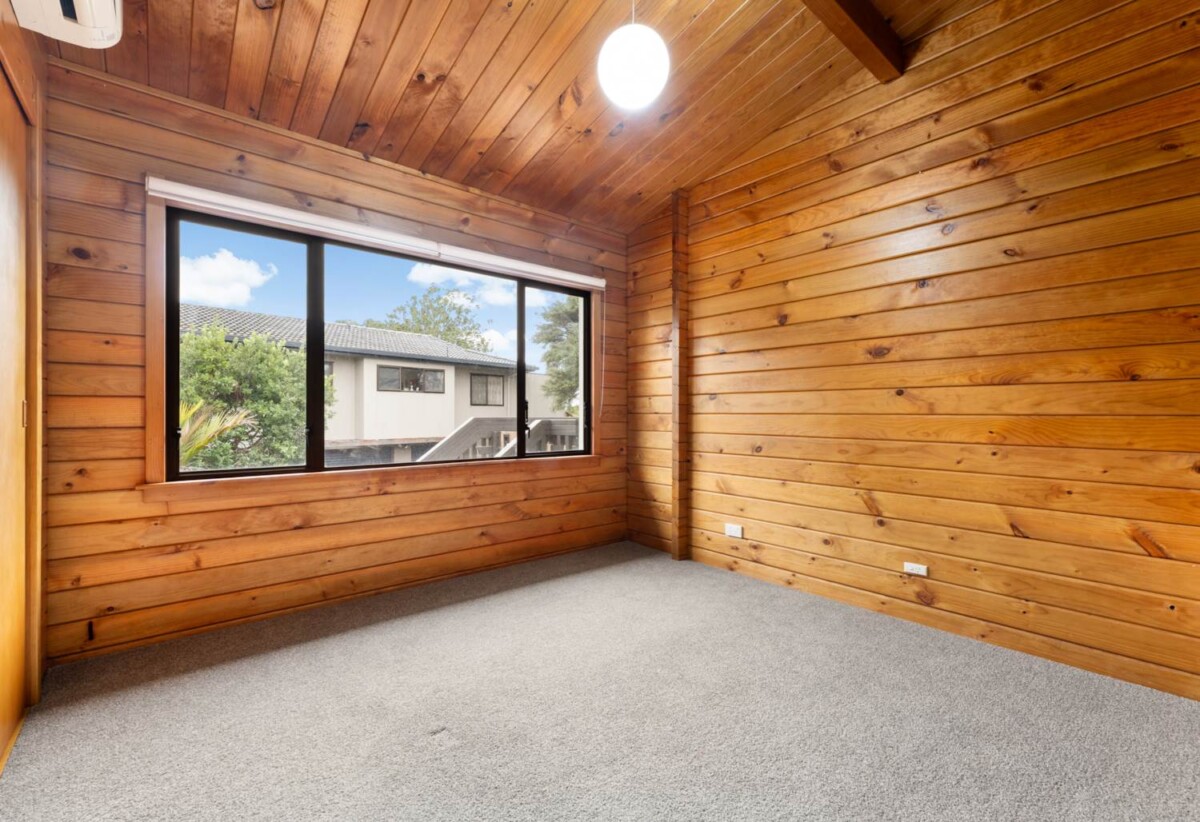 Top school zones, Character 3 beds house on 715m² section, a wrap-around decks with views, 10 Lagoon Way, West Harbour, Auckland