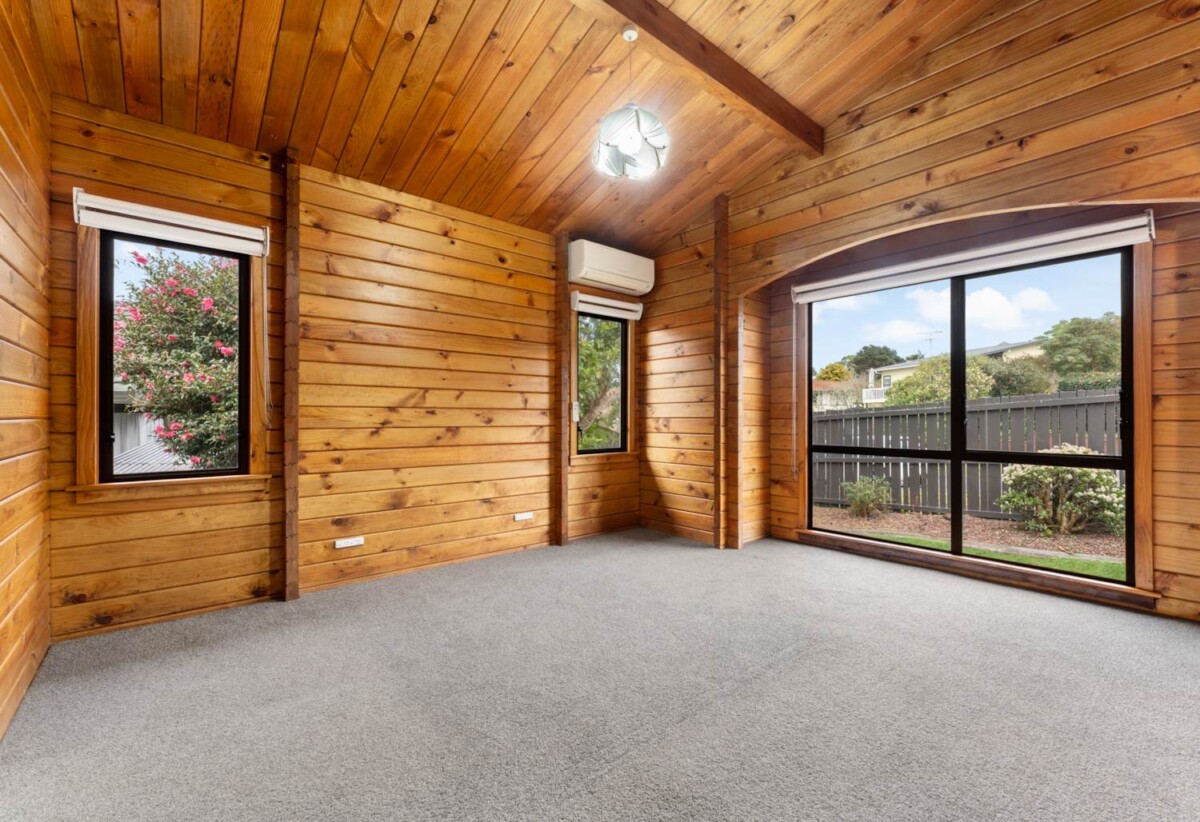 Top school zones, Character 3 beds house on 715m² section, a wrap-around decks with views, 10 Lagoon Way, West Harbour, Auckland