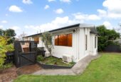 Top school zones, Character 3 beds house on 715m² section, a wrap-around decks with views, 10 Lagoon Way, West Harbour, Auckland