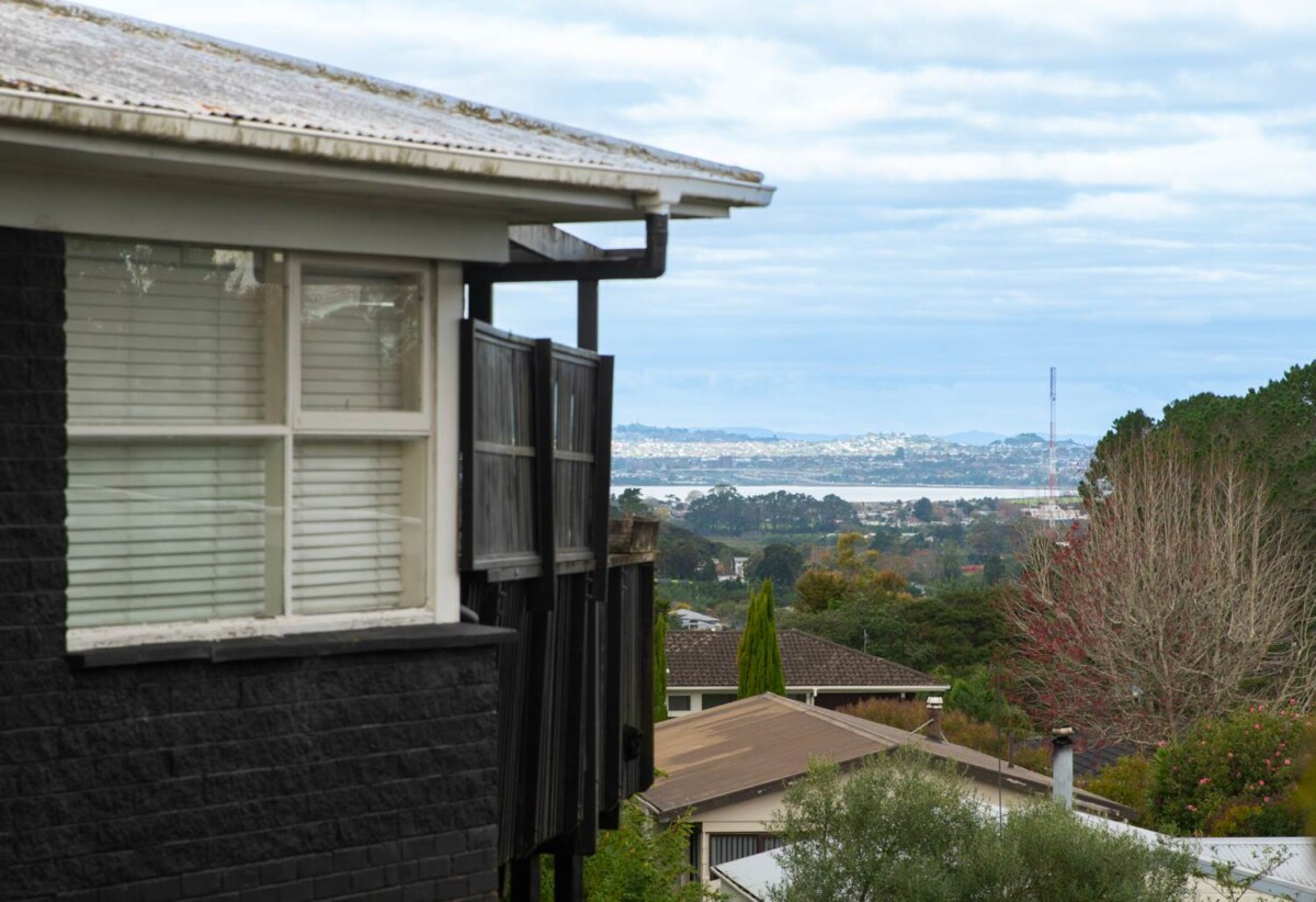 Overseas Vendor – Must Sell, All Offers Invited, 3 beds house on 890m² section, close to Westgate Mall, live , do-up or develop, 443 Don Buck Road, Massey, Auckland