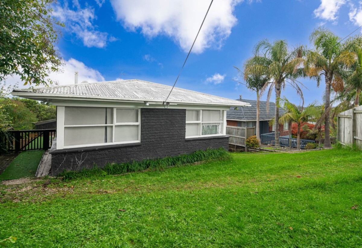 Overseas Vendor – Must Sell, All Offers Invited, 3 beds house on 890m² section, close to Westgate Mall, live , do-up or develop, 443 Don Buck Road, Massey, Auckland