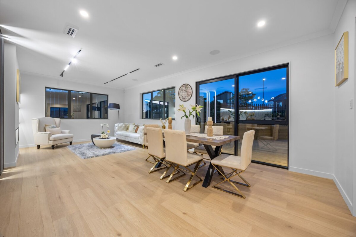 Brandnew 6 beds Corner Dual-Kitchen with Self-Contained 2-Bedroom, 2 Laurel Drive, Karaka, Auckland