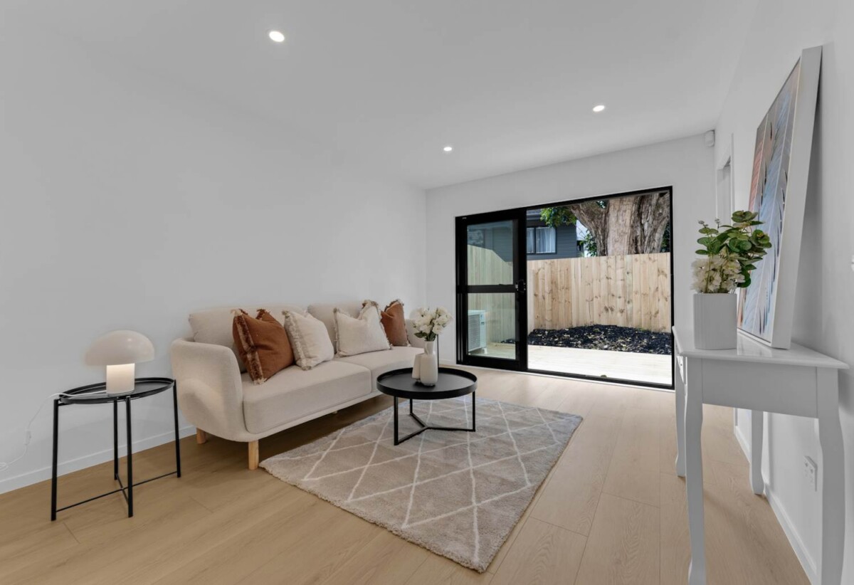 Move-in ready, Vendor Says Sell, brandnew 3 beds home, Handy to supermarkets and retail centres , 7/21 Baird Street, Howick, Auckland