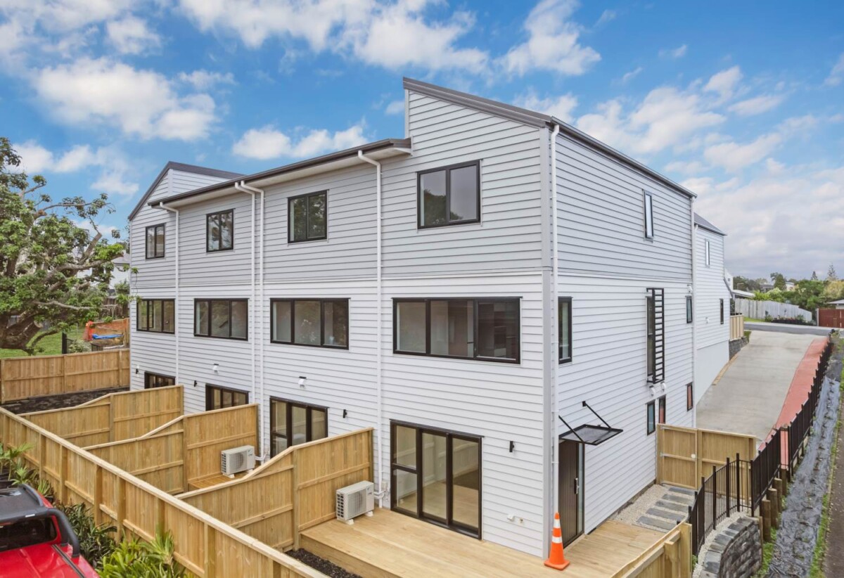 Move-in ready, Vendor Says Sell, brandnew 3 beds home, Handy to supermarkets and retail centres , 7/21 Baird Street, Howick, Auckland