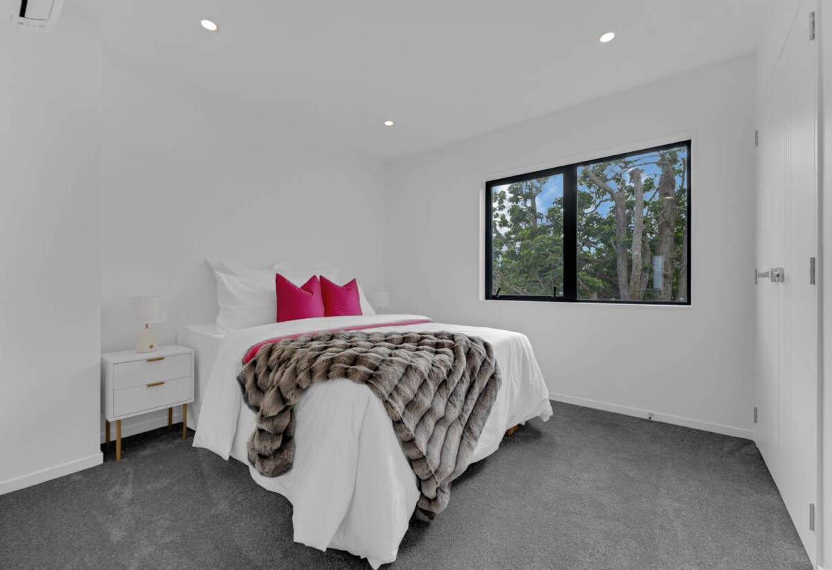 Move-in ready, Vendor Says Sell, brandnew 3 beds home, Handy to supermarkets and retail centres , 7/21 Baird Street, Howick, Auckland