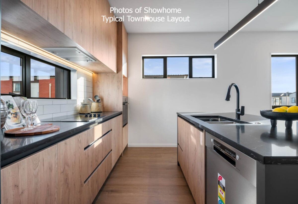 Brandnew 3 beds 3 baths plus study home, 2/10 Scott Road, Hobsonville, Auckland