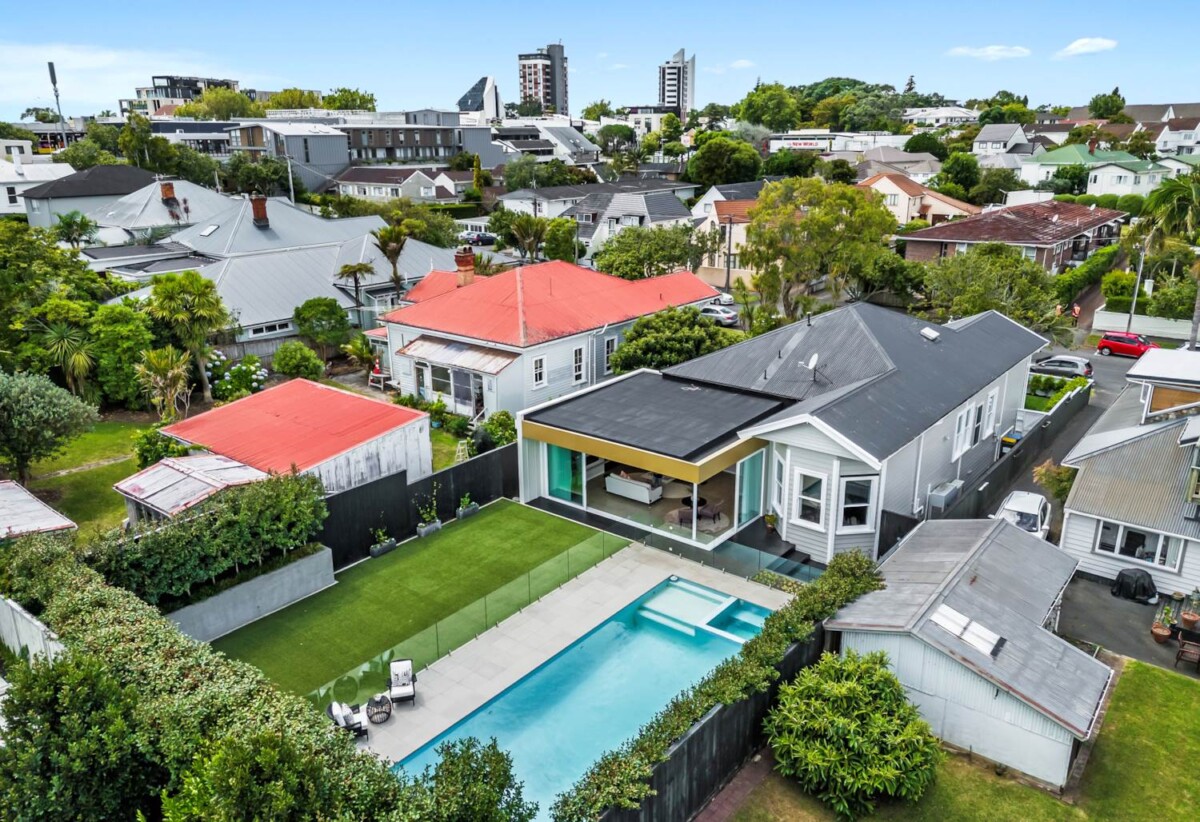 Double Grammar school zone, 5 beds house on 749m² section, 17 Norana Avenue, Remuera, Auckland