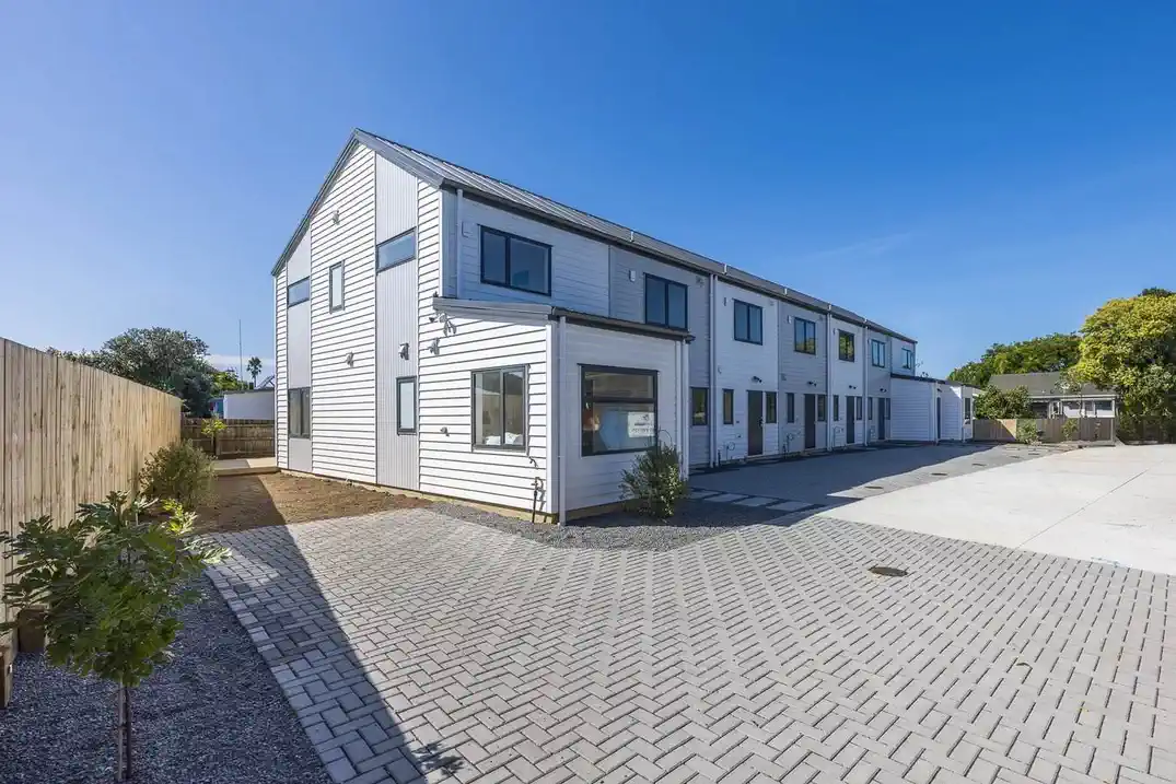 Overseas Developer Cashing Out, Freehold 2 bedrooms townhouse, Currently tenanted, Lot 4/8 Blanes Road, Weymouth, Auckland