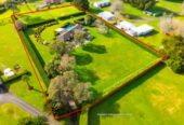 Motivated overseas vendor, 4 beds lifestyle house on 10,000m² (1ha) of flat, Future Urban-zoned land, 32C Koraha Road, Kumeu, Auckland