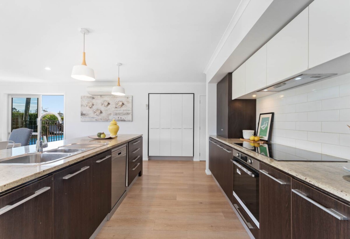 Motivated overseas vendor, 4 beds lifestyle house on 10,000m² (1ha) of flat, Future Urban-zoned land, 32C Koraha Road, Kumeu, Auckland