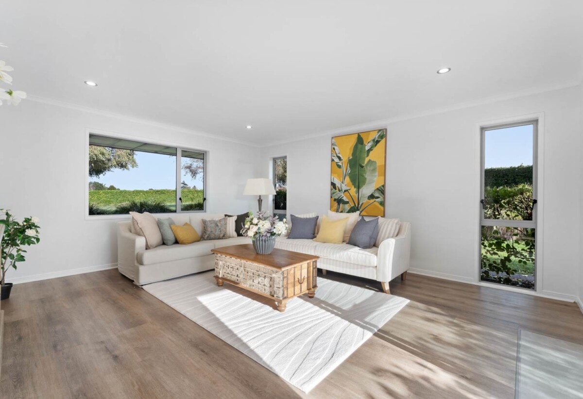 Motivated overseas vendor, 4 beds lifestyle house on 10,000m² (1ha) of flat, Future Urban-zoned land, 32C Koraha Road, Kumeu, Auckland