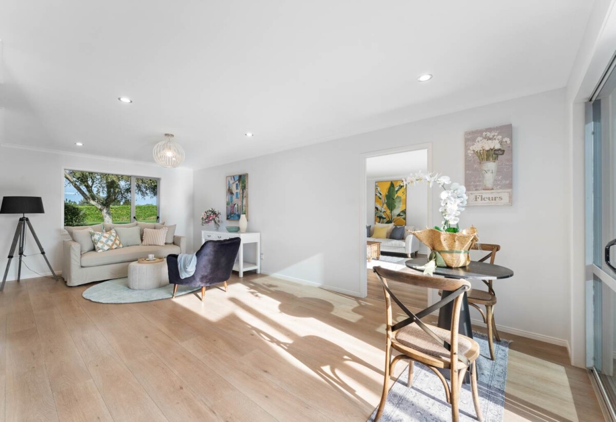 Motivated overseas vendor, 4 beds lifestyle house on 10,000m² (1ha) of flat, Future Urban-zoned land, 32C Koraha Road, Kumeu, Auckland