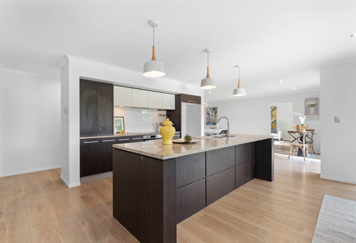Motivated overseas vendor, 4 beds lifestyle house on 10,000m² (1ha) of flat, Future Urban-zoned land, 32C Koraha Road, Kumeu, Auckland