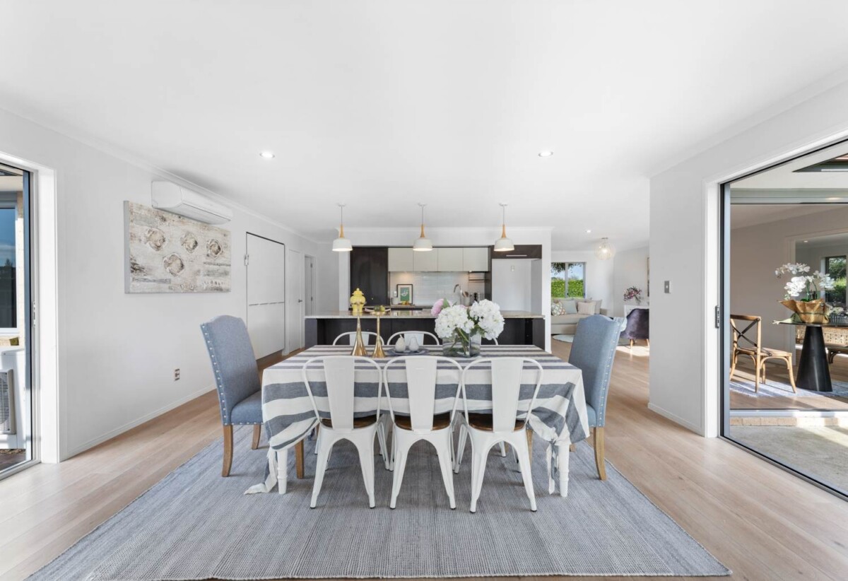 Motivated overseas vendor, 4 beds lifestyle house on 10,000m² (1ha) of flat, Future Urban-zoned land, 32C Koraha Road, Kumeu, Auckland