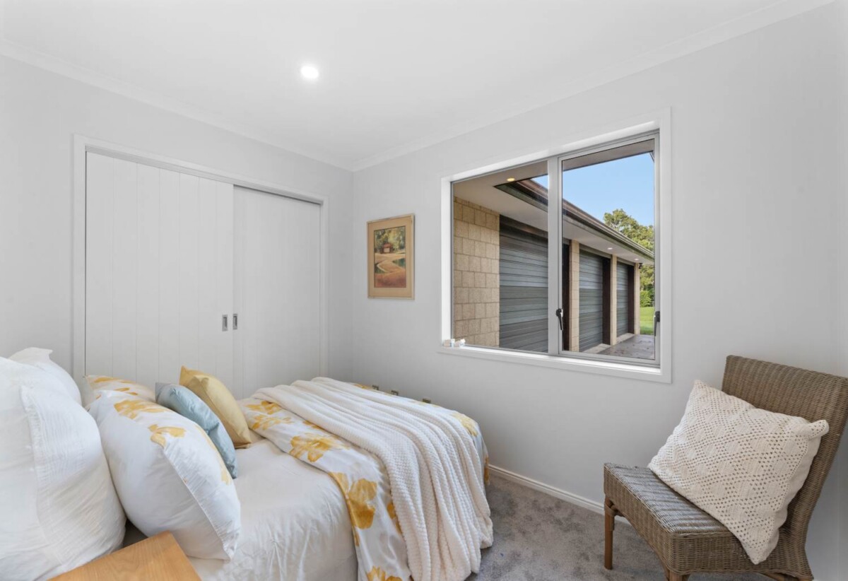 Motivated overseas vendor, 4 beds lifestyle house on 10,000m² (1ha) of flat, Future Urban-zoned land, 32C Koraha Road, Kumeu, Auckland