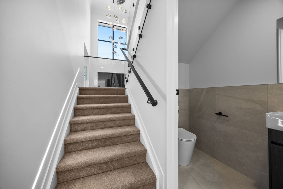 Brandnew 6 beds Corner Dual-Kitchen with Self-Contained 2-Bedroom, 2 Laurel Drive, Karaka, Auckland