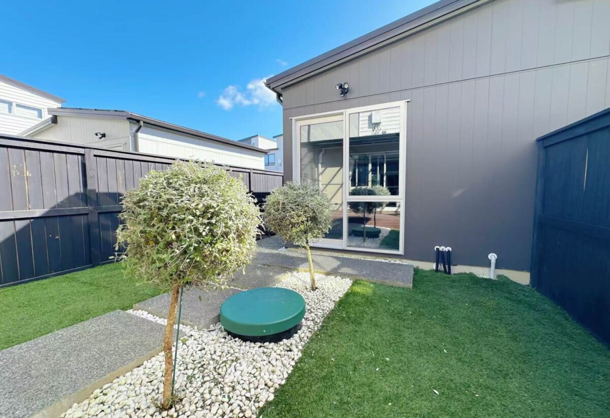 Time to Move On — Vendor Says SELL, freehold 3 beds 3 baths home, minutes from school, shops, 44C Joshua Carder Drive, Hobsonville, Auckland