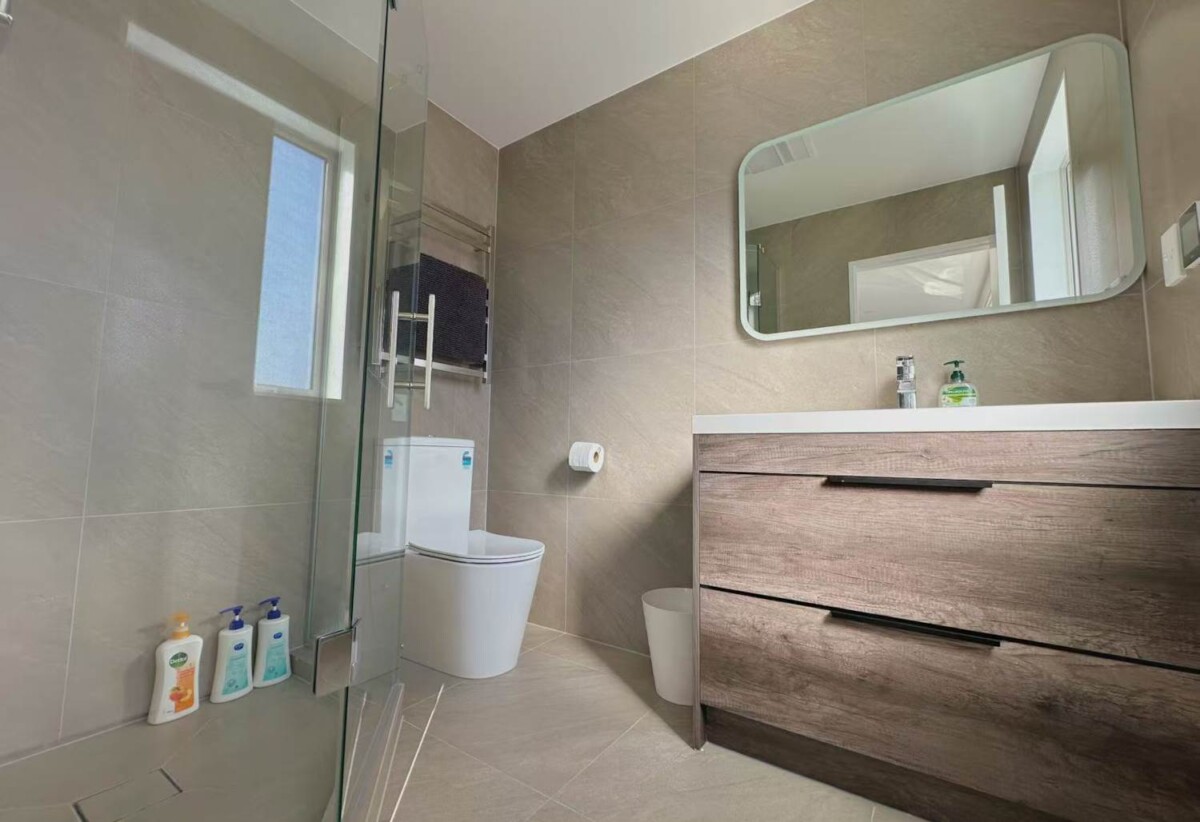 Time to Move On — Vendor Says SELL, freehold 3 beds 3 baths home, minutes from school, shops, 44C Joshua Carder Drive, Hobsonville, Auckland
