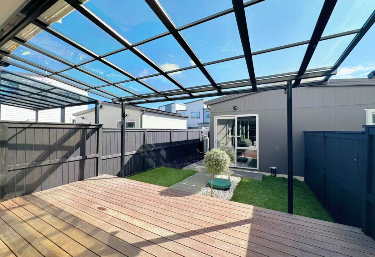 Time to Move On — Vendor Says SELL, freehold 3 beds 3 baths home, minutes from school, shops, 44C Joshua Carder Drive, Hobsonville, Auckland