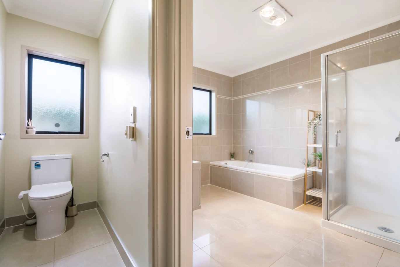 Brick and Tile 4 bedrooms house on 548 m2 section, Pergola, walks to schools, 7 Chard Place, Flat Bush, Auckland