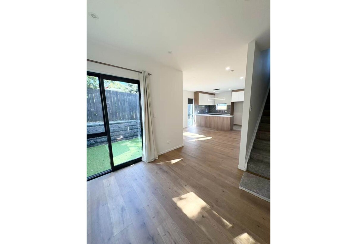 For rent, brandnew 3 bedrooms 2.5 bathrooms townhouse, 12B McQuarrie Avenue, Wattle Downs, Auckland, available now