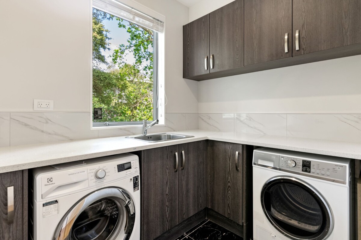Must sell, Make an offer, Top school zones, 5 beds house on 497 m2 section, central air-conditioning & underfloor heating, 30B Bracken Avenue Takapuna, Auckland