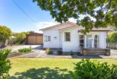 3 beds house on 1,012m² section, live, do=up or develop, 4 Holly Street, Avondale, Auckland