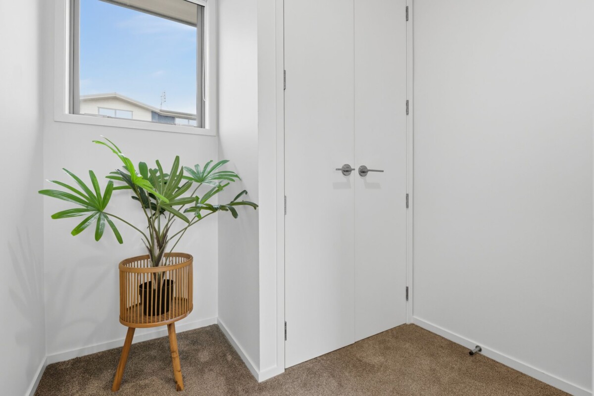 Freehold smart 1 bed townhouse, with a brand-new Suzuki Swift Sport or Suzuki Jimny 4×4, 14/42 Kaikoura Street, Henderson, Auckland